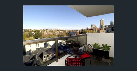 Stylish renovated home with rare 2 x parking - Photo 3