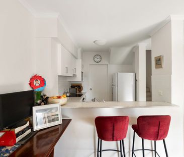 Sunny Top Floor Apartment with Renovated Interiors & Resort Facilities - Photo 4