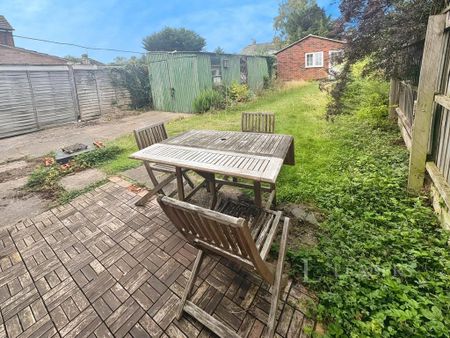 1 bedroom in a house share to rent - Photo 4