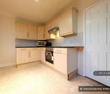 3 bedroom flat to rent - Photo 6