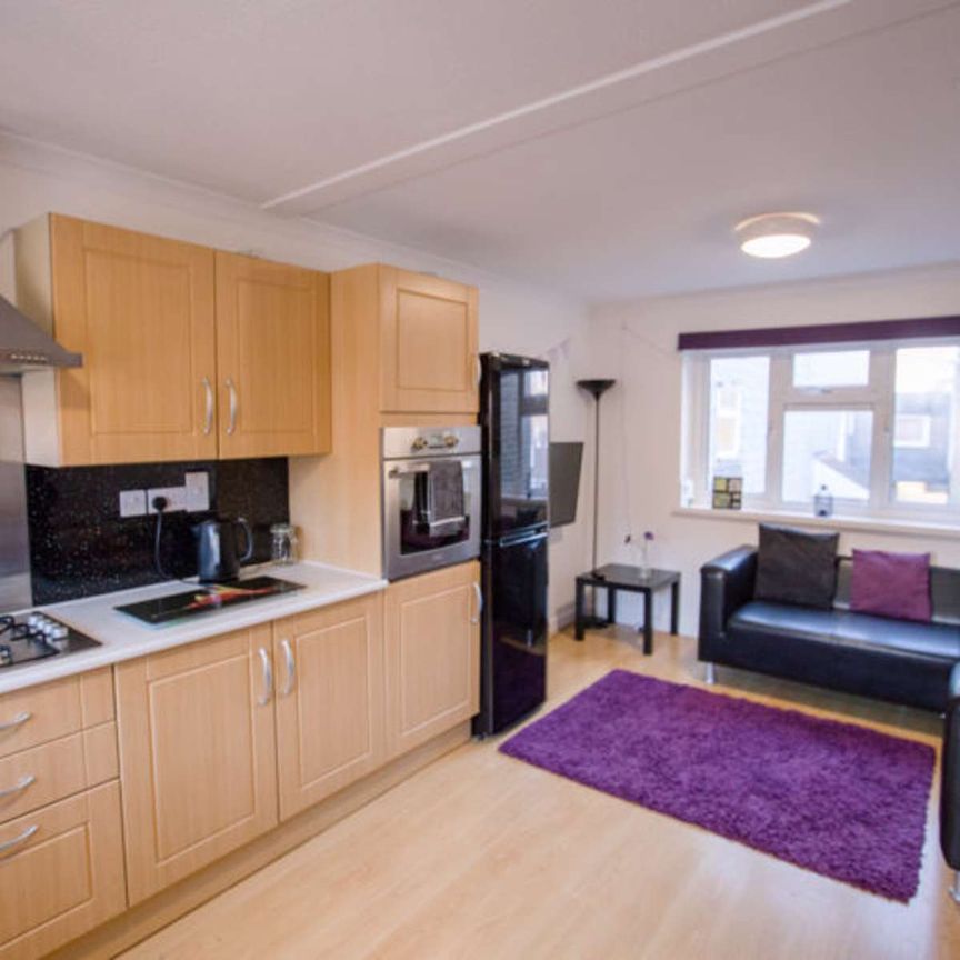 Dumbarton Close Middle Floor Back Bedroom - Photo 1