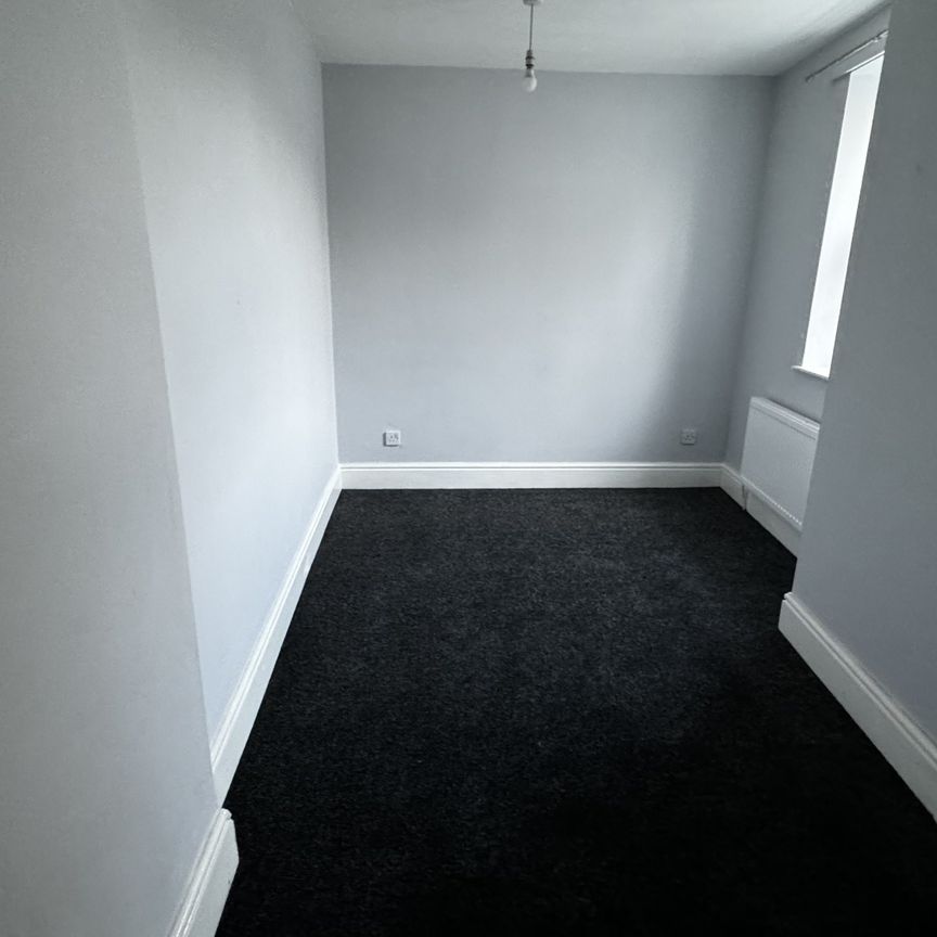 Manning Court, Boston, Wide Bargate - Photo 1