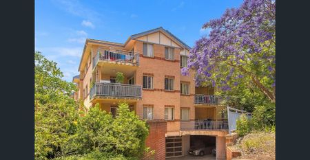 Ground Floor 2 Bedroom Unit with Courtyard! - Photo 3