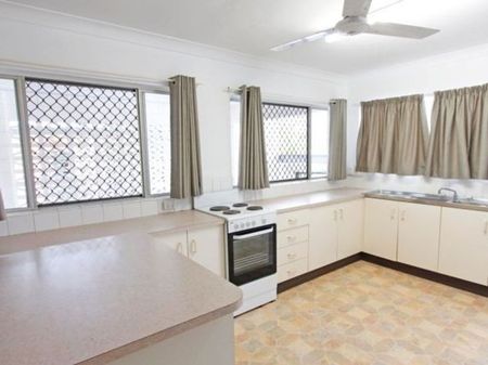 SPACIOUS UNIT IN A GREAT LOCATION IN NAMBOUR - Photo 4