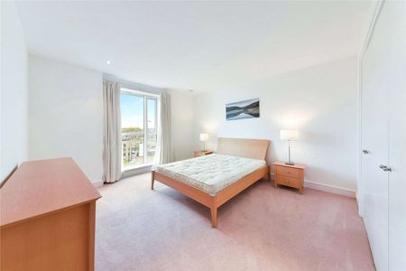 This 2 bedroom apartment is located in the prestigious Canary Riverside development. - Photo 4