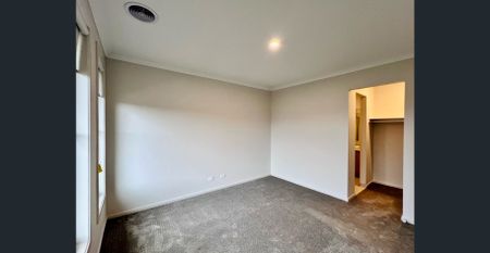 Contemporary Family Living in Thornhill Park - Photo 4