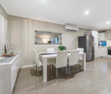 Bright & Spacious 3-Bedroom Townhouse with Study - Photo 2