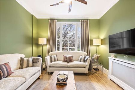 An Exceptional Six-Bedroom Family Home with Wandsworth Common on your doorstep. - Photo 2