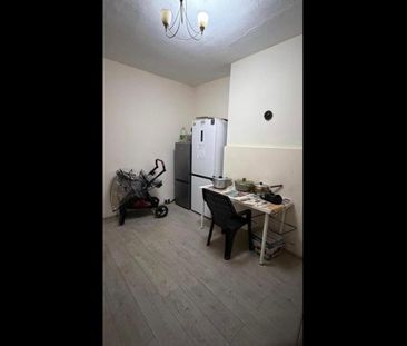 Room in a Shared House, Wedderburn Road, IG11 - Photo 3