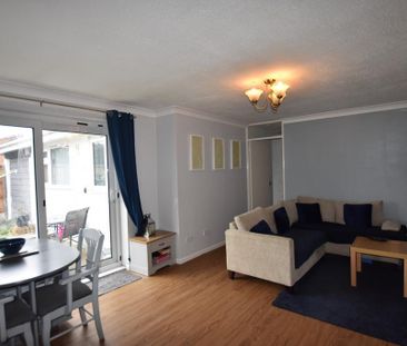 1 bedroom in a house share to rent - Photo 2