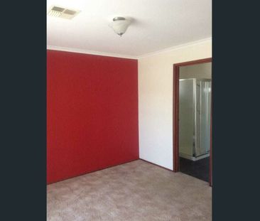 House in Pakenham Available for Rent! - Photo 3