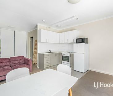 1 BEDROOM 1 BATHROOM FURNISHED STUDIO UNIT - Photo 2