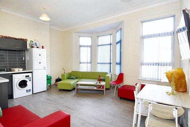 3 bedroom flat to rent - Photo 1