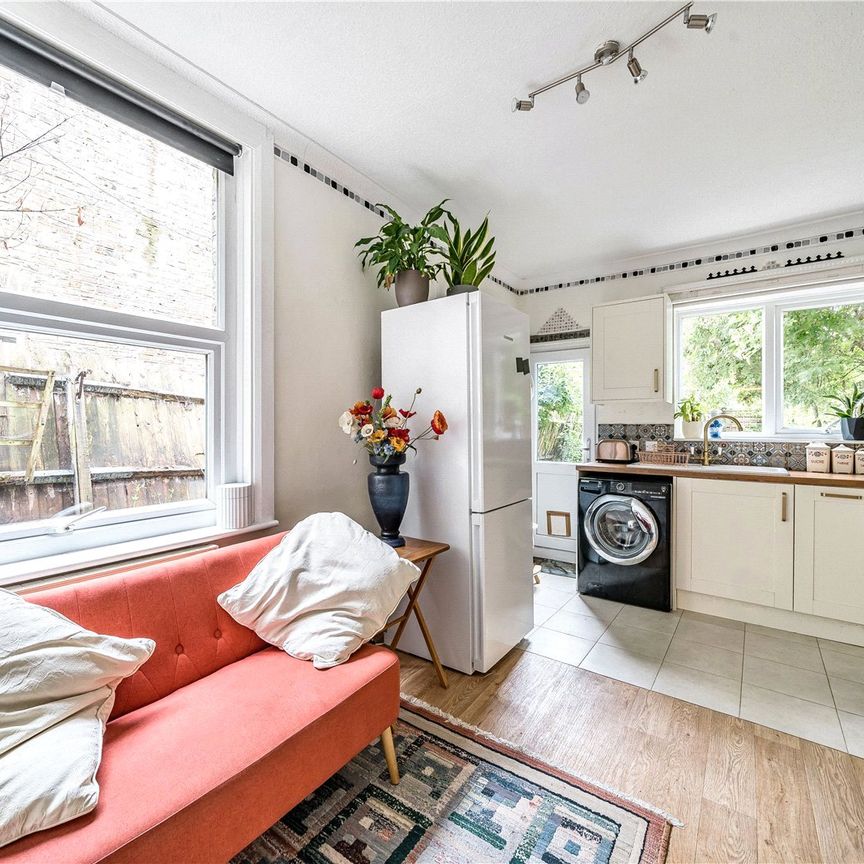 Shelbourne Road, N17, London - Photo 1