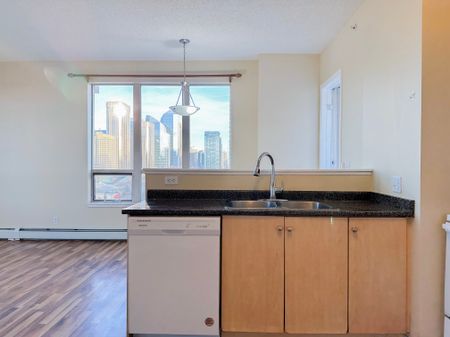 2 Bed / 2 Bath Apartment In Vantage Pointe | Parking | In Suite Laundry | Utilities Included! - Photo 5