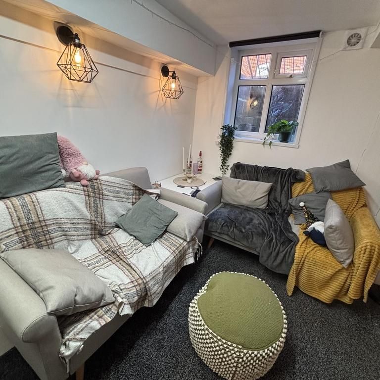 3 bedroom flat to rent - Photo 1