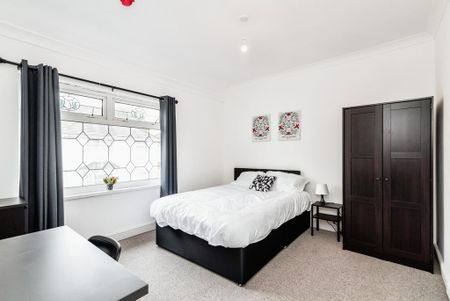 8 bedroom semi-detached house to rent - Photo 4