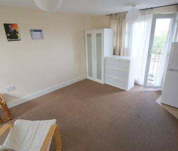 Studio Flat, Western Avenue, W3 - Photo 4