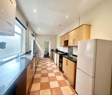 4 bedroom terraced house to rent - Photo 1