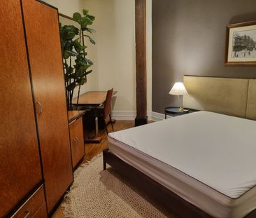 Classic Apartment Modern Day Living - Photo 3