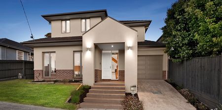 1 Wirraway Court, Ashburton VIC 3147 - Townhouse For Rent | Domain - Photo 4