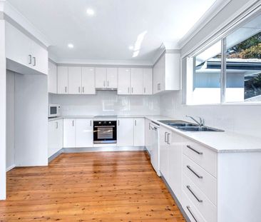 3 Bedroom Home in coveted Little Beach Location. - Photo 2
