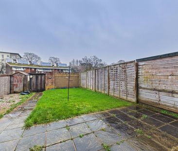 3 bedroom House in Greenfields, Maidenhead - Photo 6