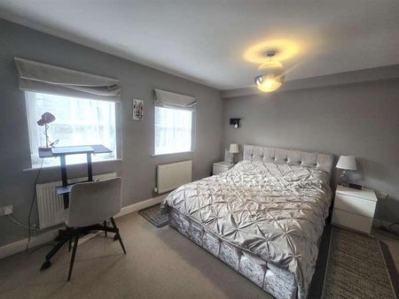 Pembroke Mews, GU14 - Photo 5