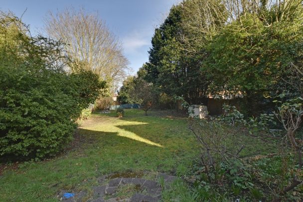 Room in a Shared Flat, Burnt Ash Hill, SE12 - Photo 1