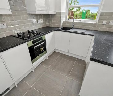 2 bedroom semi-detached house to rent - Photo 5