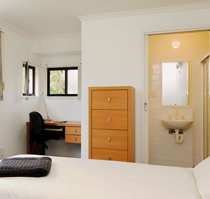 5 Bedrooms Apartment East Superior Single AirCon - Photo 1