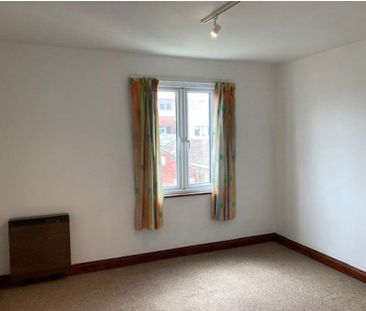 1 Bed Flat, City Road, BS2 - Photo 3