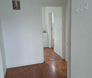 2 bedroom central with added storage rooms! - Photo 2