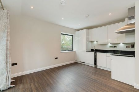 Flambard Way, Godalming, Surrey, GU7 - Photo 3