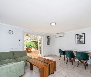 LOVELY FAMILY HOME - WITH A POOL - Photo 3