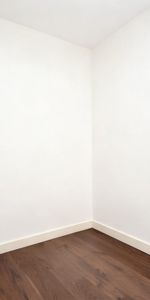 BRIGHT CITY-FACING APARTMENT WITH DEDICATED STUDY - Photo 4