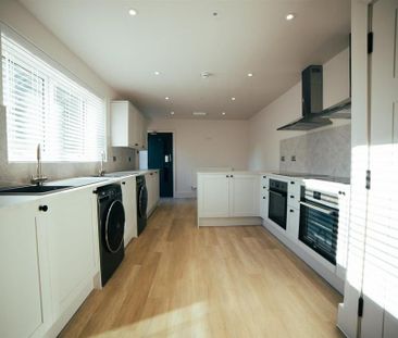 1 bedroom in a house share to rent - Photo 4