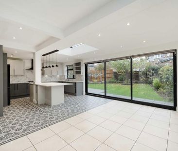 4 bedroom semi-detached house to rent - Photo 5