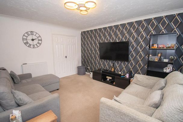 3 bedroom semi-detached house to rent - Photo 1
