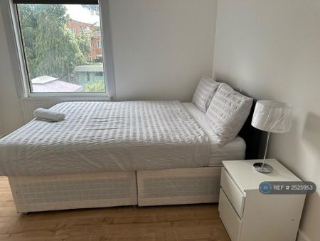 4 bedroom terraced house to rent - Photo 5