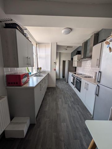 1 bedroom in a house share to rent - Photo 3