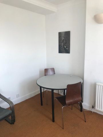 1 Bed Flat, Elsham Road, W14 - Photo 4