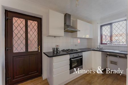 3 bedroom detached house to rent - Photo 5