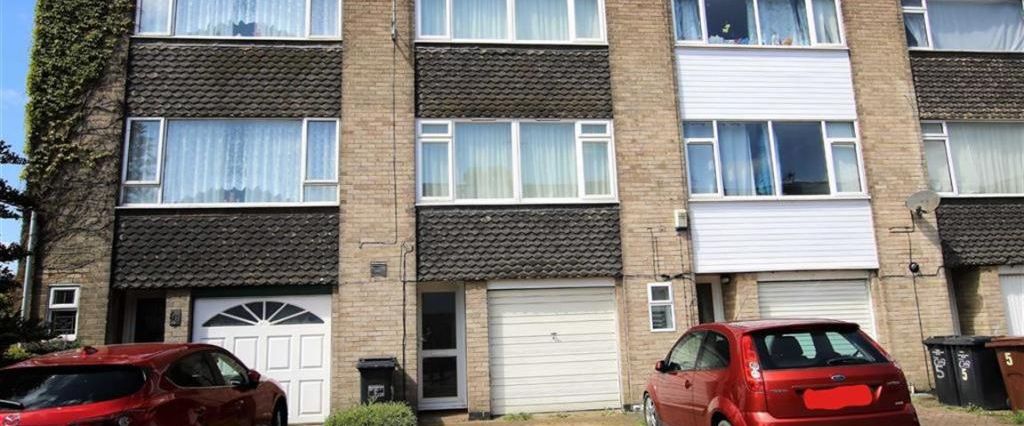 Carron Close Room 1 - Photo 1