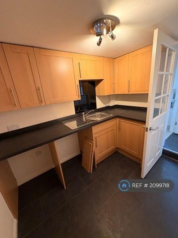 3 bedroom terraced house to rent - Photo 3