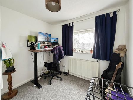 3 bedroom end of terrace house to rent - Photo 2