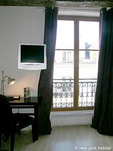 Logement à Paris, Location meublée - Photo 4