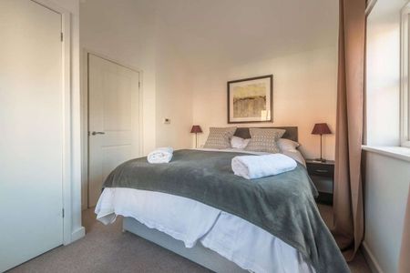 All inclusive short let. A wonderfully convenient home in the heart of Henley-on-Thames available for short lets, stays from one week. All bills included. - Photo 4