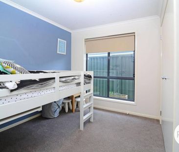 WELL APPOINTED THREE BEDROOM HOME IN PRIME LOCATION! - Photo 6