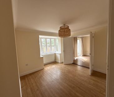 4 bedroom detached house to rent - Photo 2